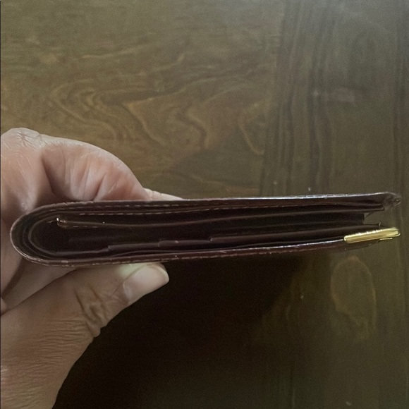 Authentic Cartier Elegant Burgundy Leather Wallet with Gold Accents - Picture 6 of 6